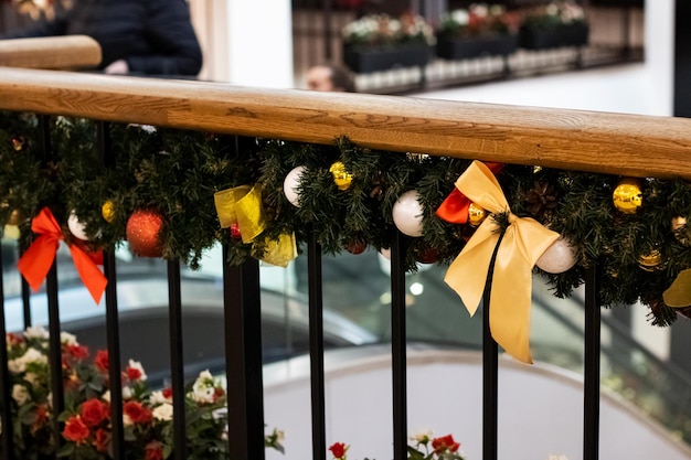 Ozdoby świąteczne na balkon które zachwycają i ocieplają przestrzeń
