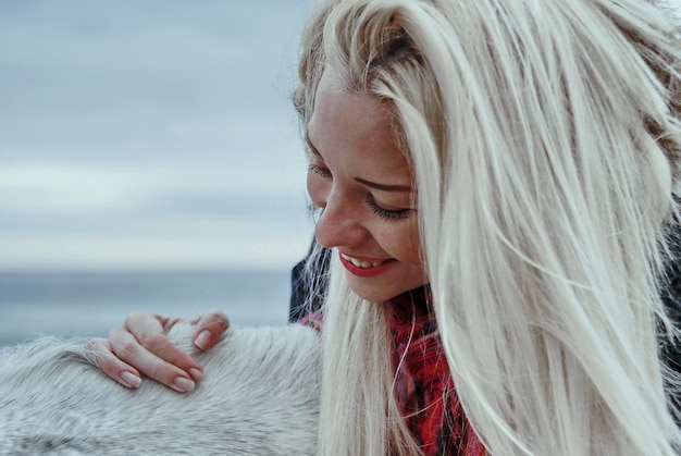 Skandynawski blond naturalny i ponadczasowy wygląd