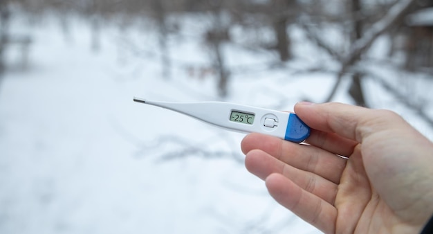 W jakiej temperaturze prać firanki by zachować piękno