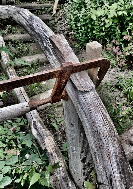 Drewniane chodaki krzyżówka — naturalny wybór i komfort