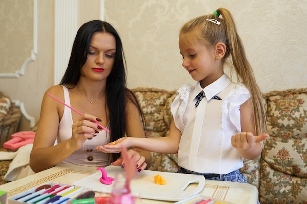 Stylizacja na wesele dla mamy – modnie i z klasą