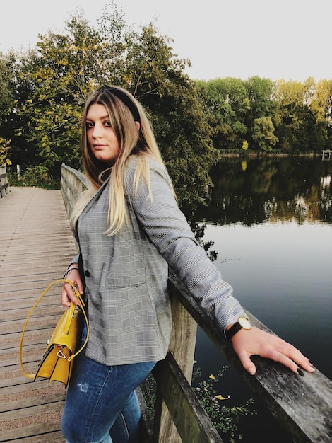 Modne kozaki zamszowe idealne na sezon