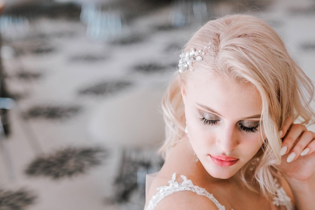 Makijaż na wesele dla blondynek który zachwyca naturalnością
