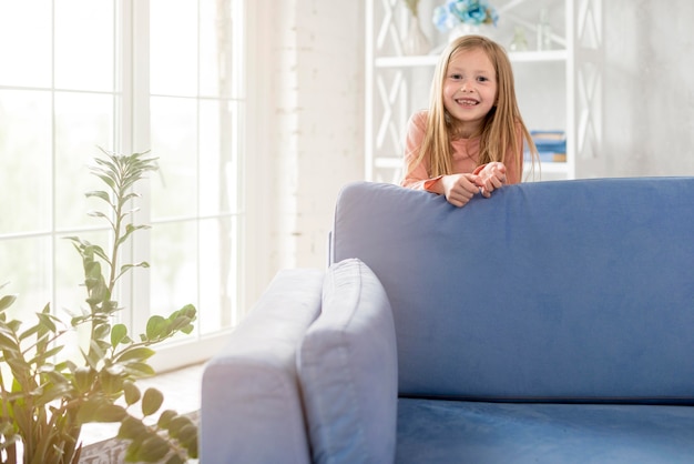 Sofa dla dziecka wygodna i bezpieczna do pokoju