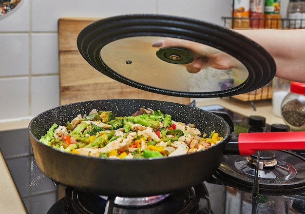 Patelnia wok najlepsza do szybkiego gotowania