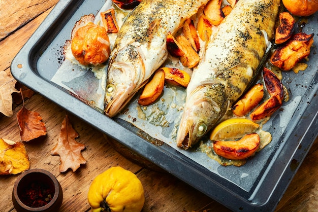 Ryba z piekarnika – rodzinny przepis na soczystą i aromatyczną rybę